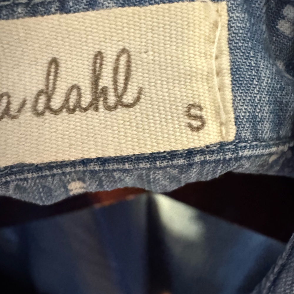 Bella Dahl Denim Blue Shirt in like new condition,quality cotton size S - Picture 5 of 7
